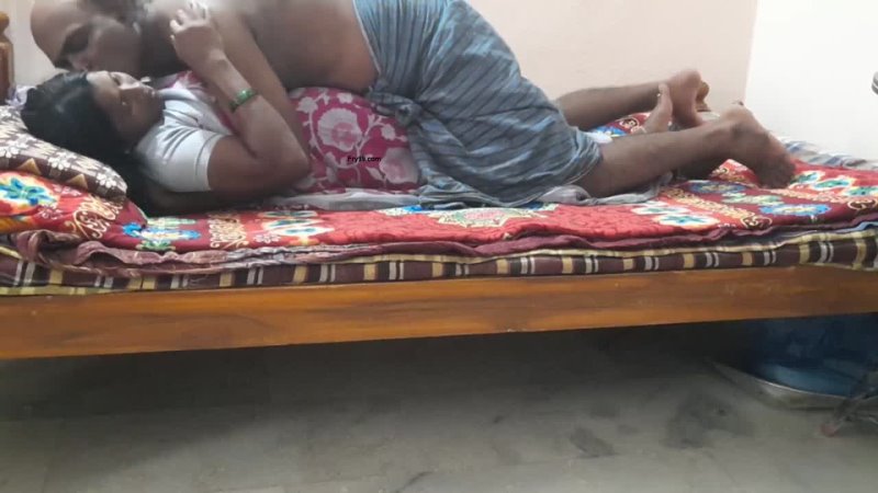 खूबसूरत भाभी का साड़ी में कामुक सेक्स इंडियन रोमांटिक सेक्स वीडियो है